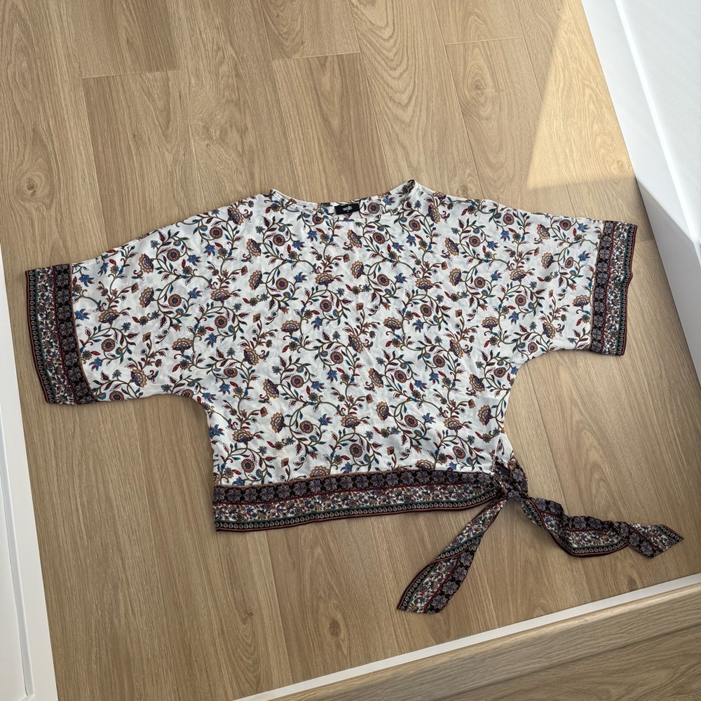 Wallis side tie top